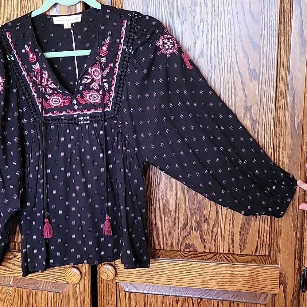 Botique Top - Picture 2 of 8